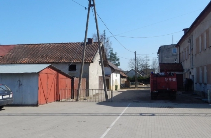 {W Baniach Mazurskich doszło do wybuchu butli z gazem. 27-letni mężczyzna został poparzony.}